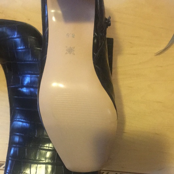 New Croc BCBGeneration Booties 8.5 - Picture 4 of 6